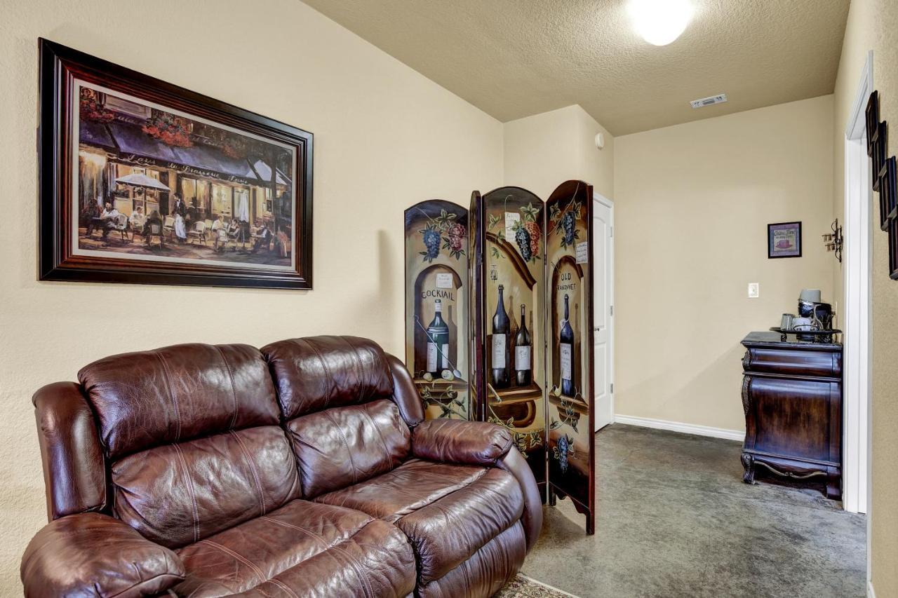 Romantic Oasis With Hot Tub Near Fred And Wineries! Fredericksburg Exterior photo